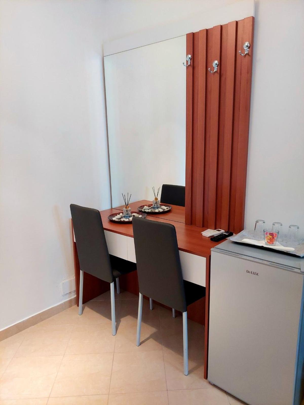 Elizabeth Apartments Himare Esterno foto