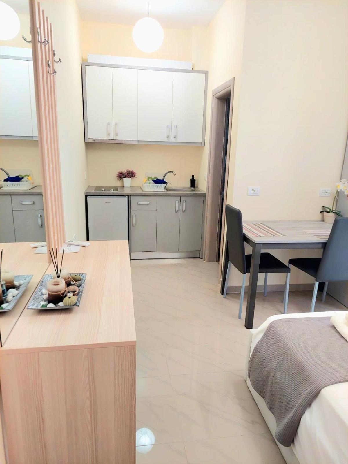 Elizabeth Apartments Himare Esterno foto