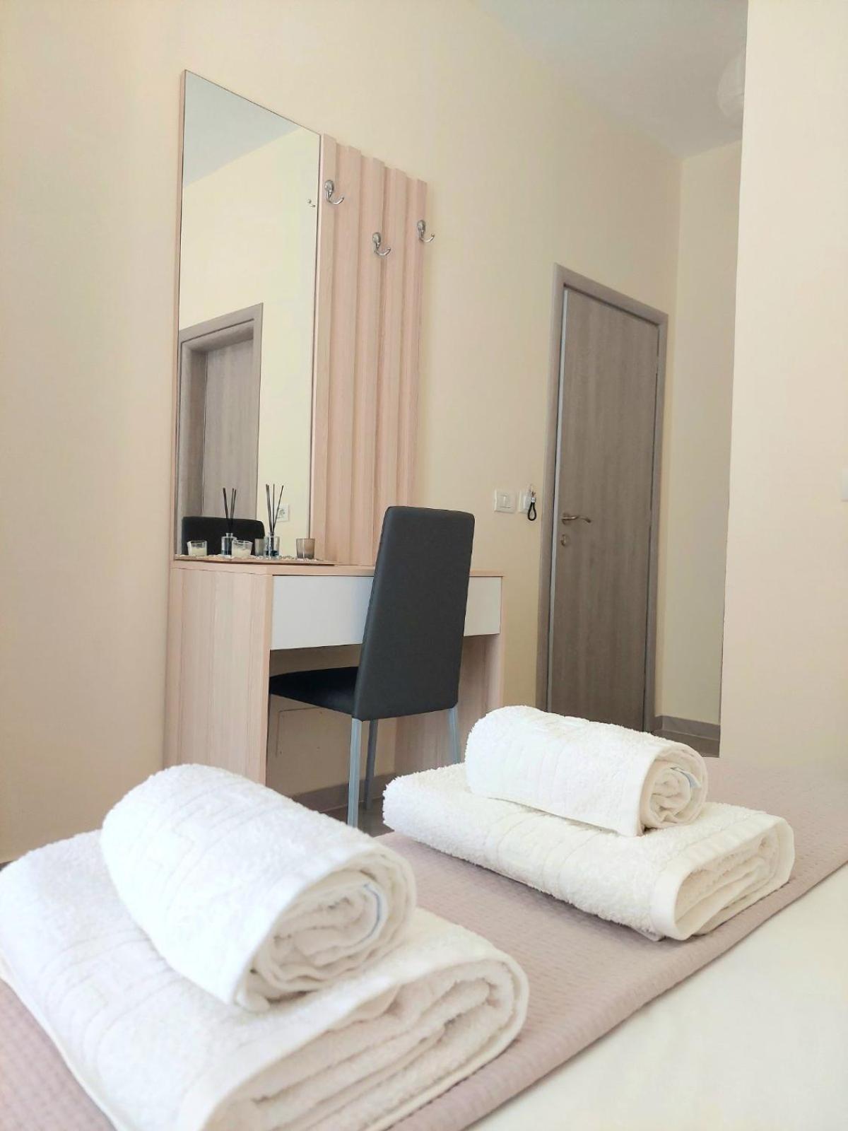 Elizabeth Apartments Himare Esterno foto
