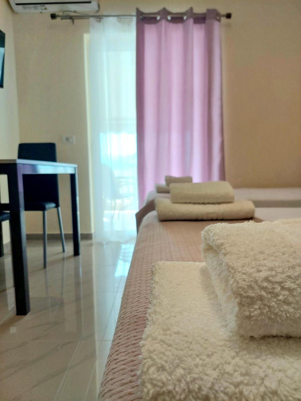 Elizabeth Apartments Himare Esterno foto