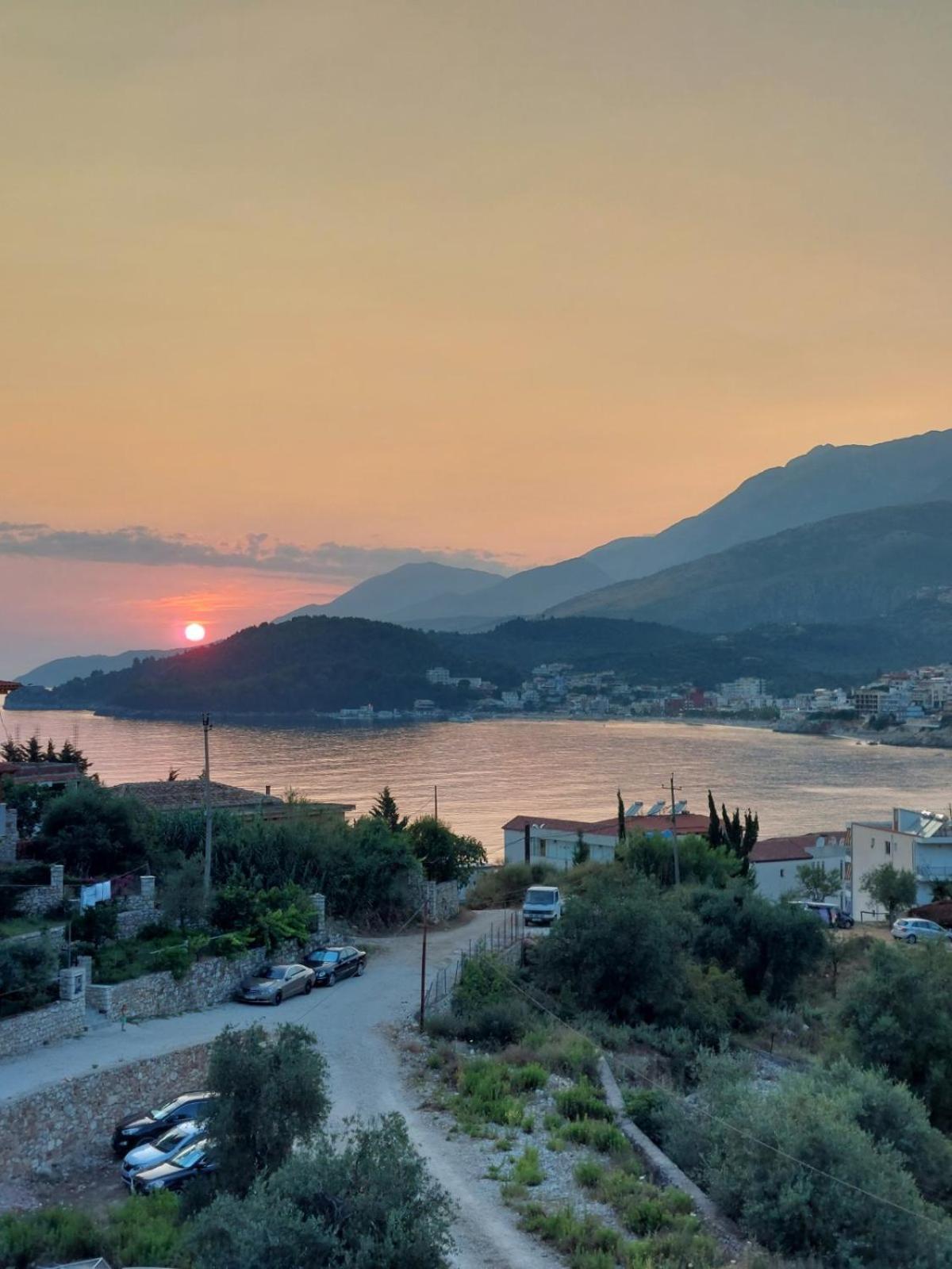 Elizabeth Apartments Himare Esterno foto