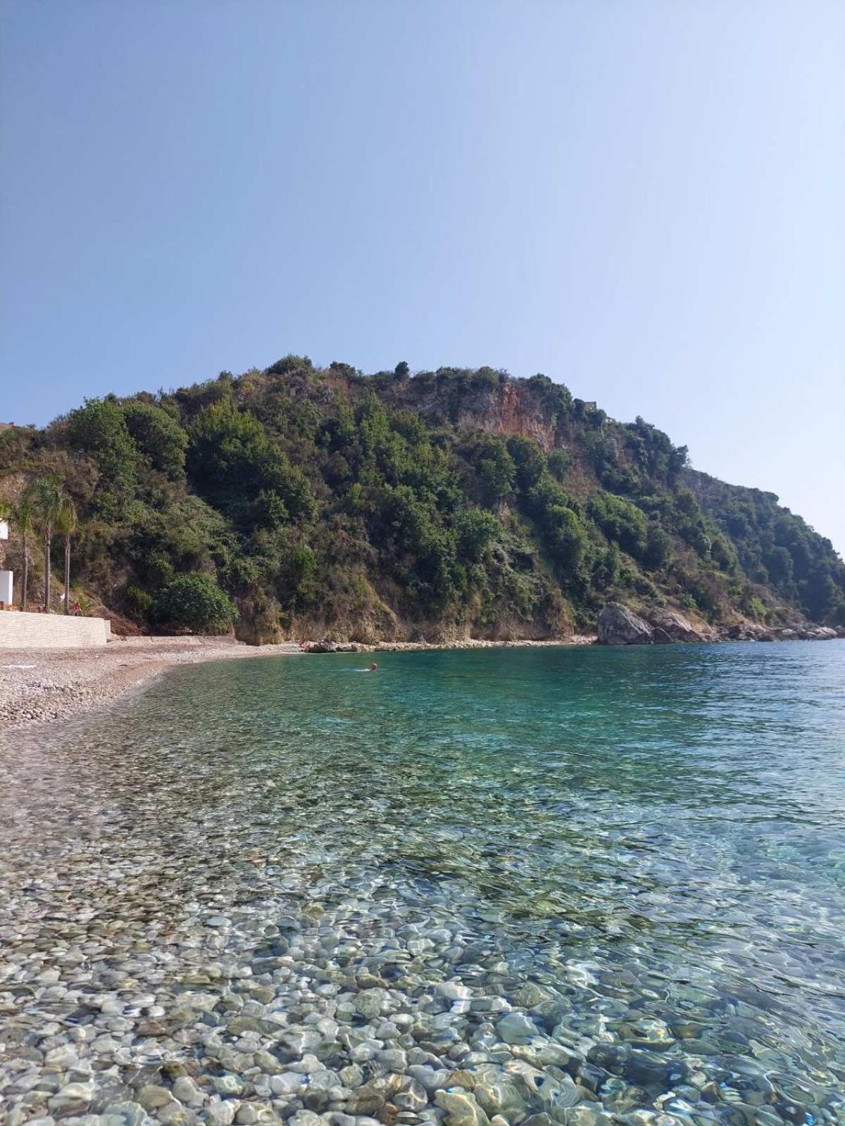 Elizabeth Apartments Himare Esterno foto
