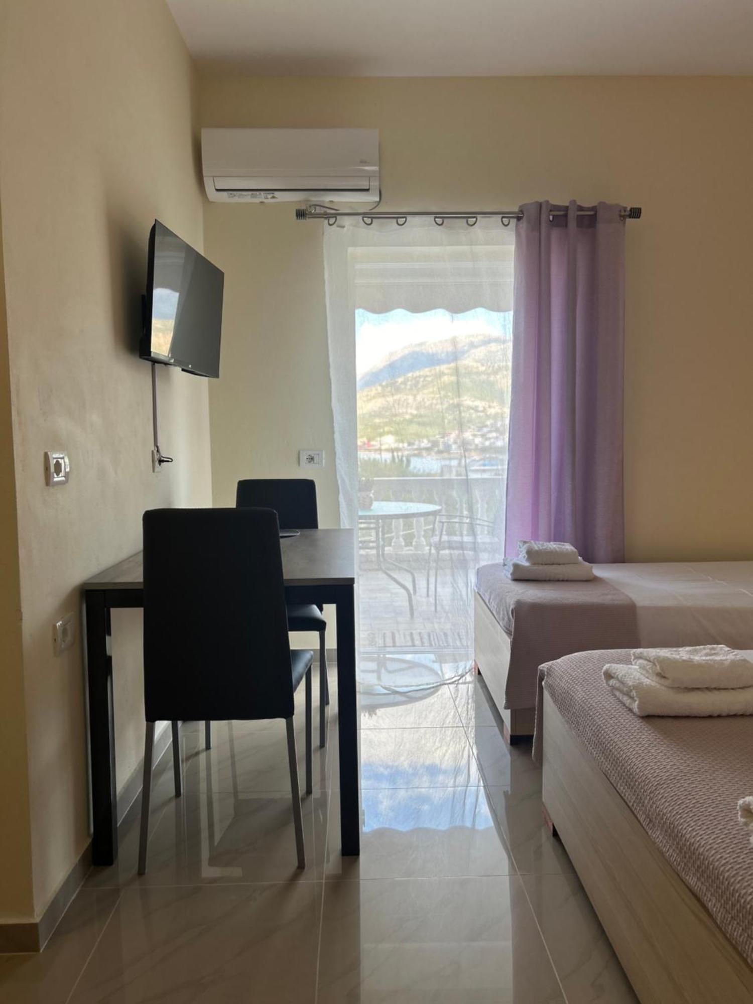 Elizabeth Apartments Himare Esterno foto