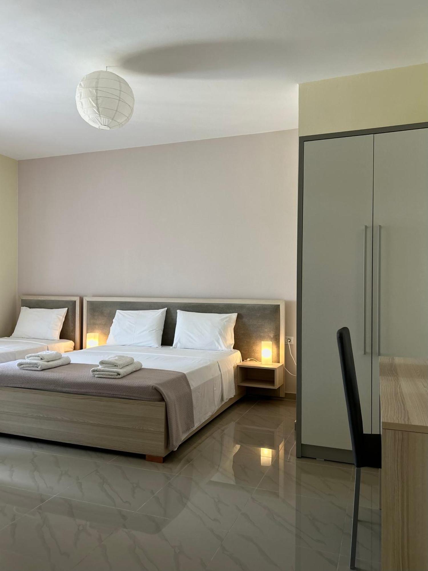 Elizabeth Apartments Himare Esterno foto