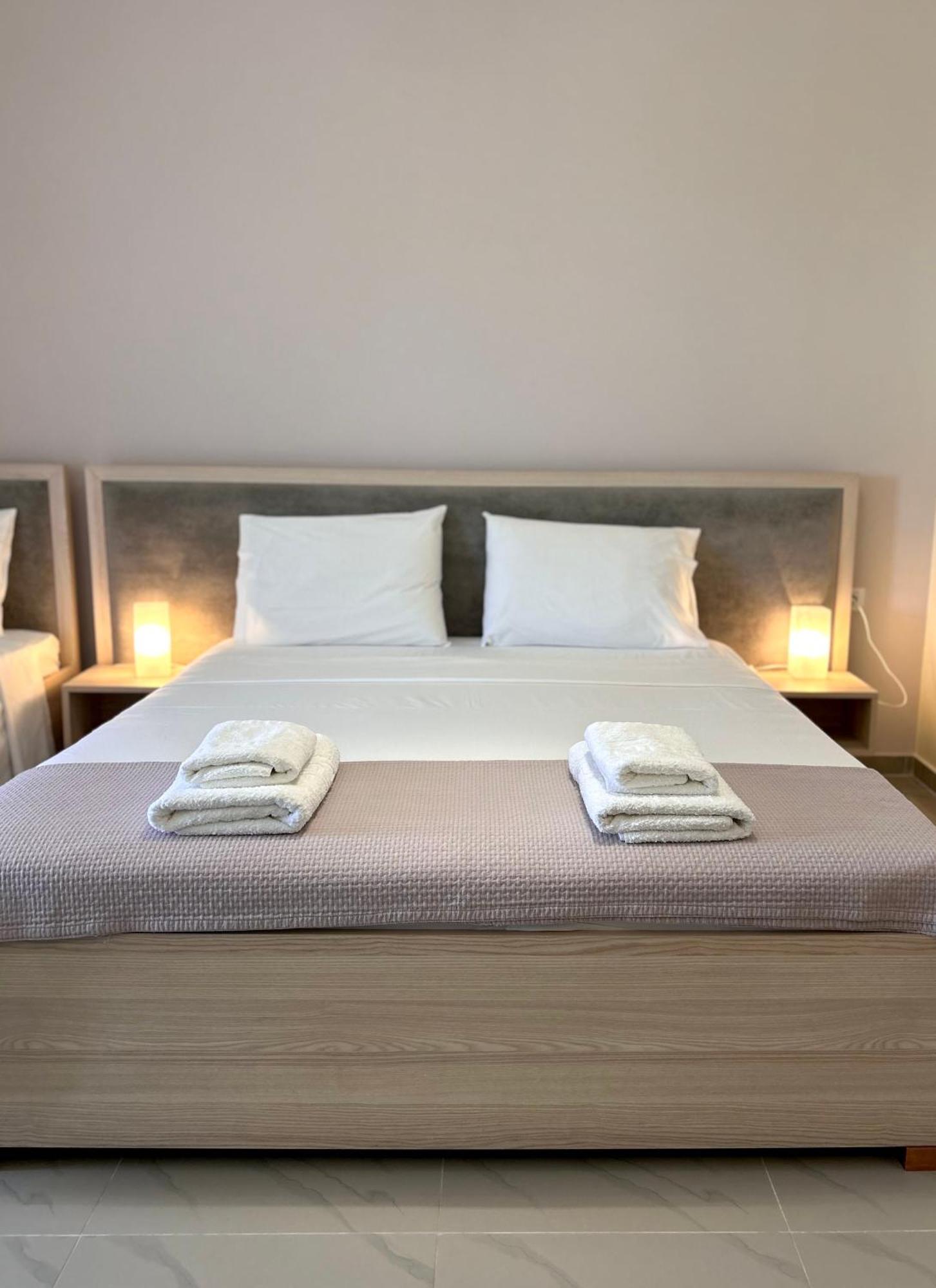 Elizabeth Apartments Himare Esterno foto