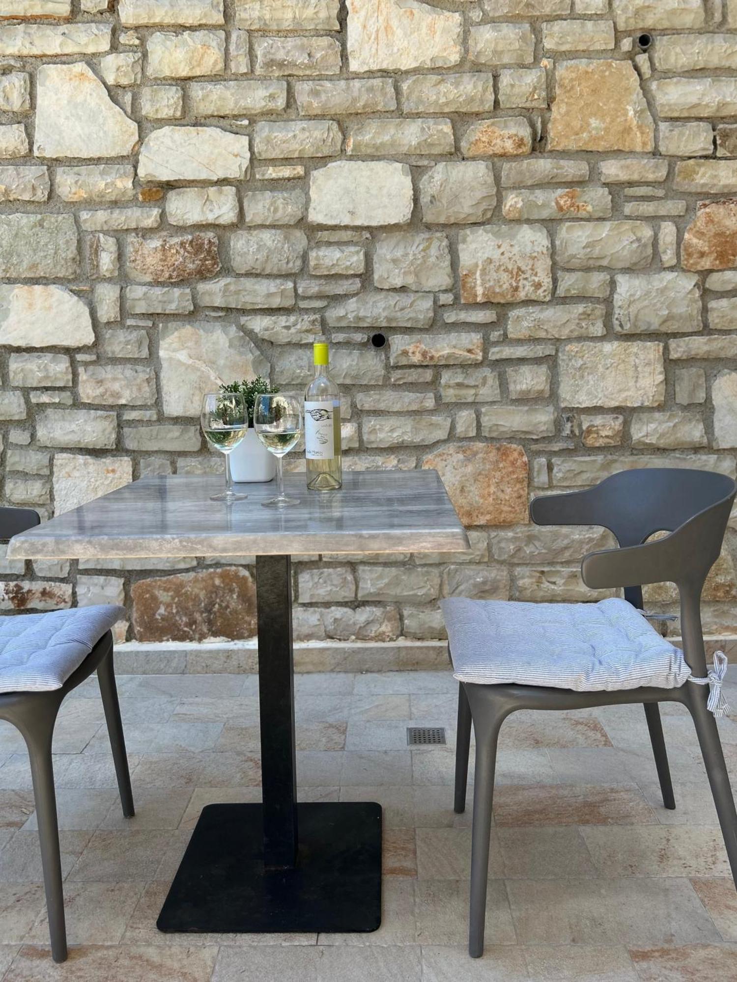 Elizabeth Apartments Himare Esterno foto